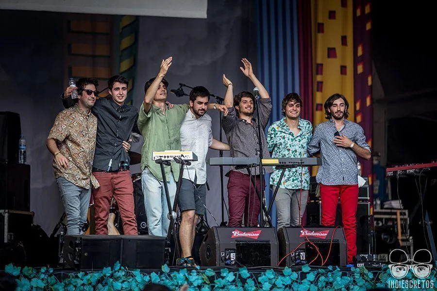 Els membres d’Acció junts a l’escenari del Bona Nit Barcelona